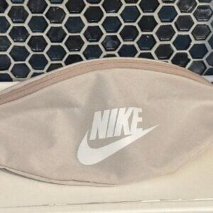 NIKE: Heritage Waistpack (3L)